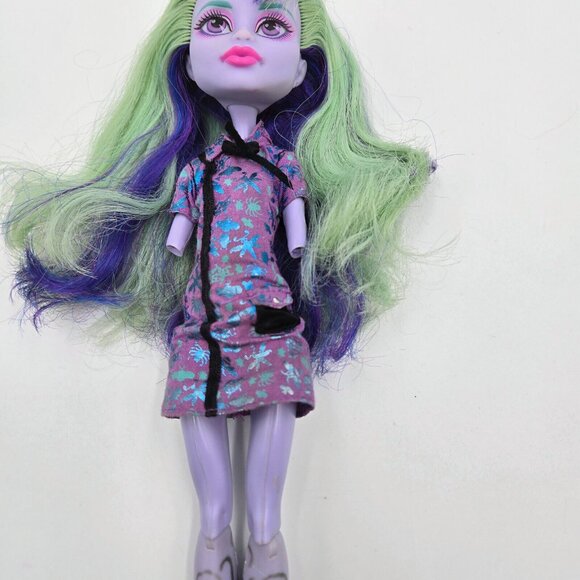 Monster High Twyla Boogeyman New Scaremester Doll Mattel Read - Picture 11 of 16